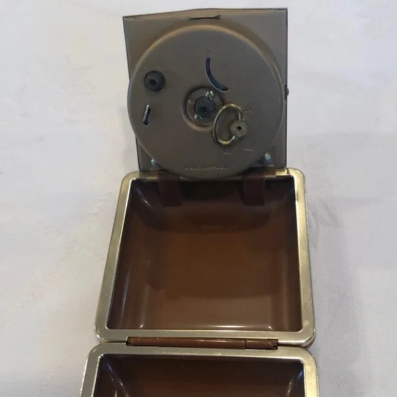 Compact clock - Picture 3 of 5